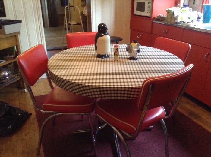 Great shape Vintage table and chairs