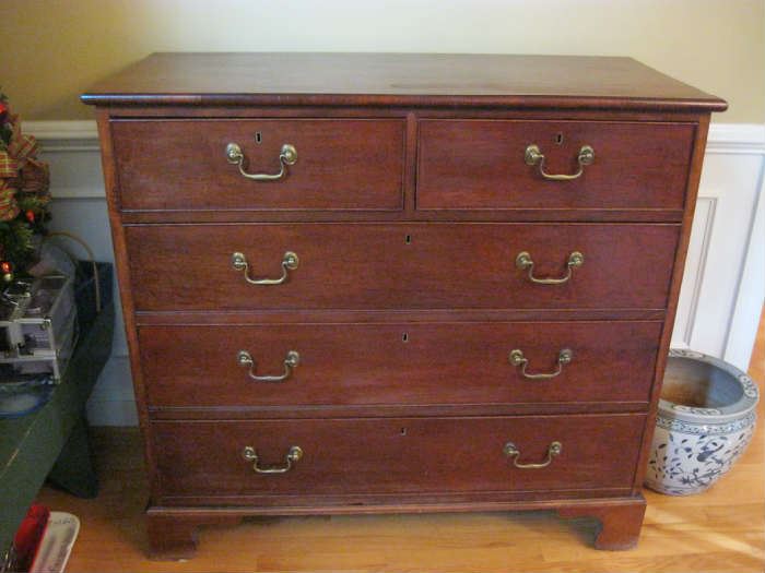 English mahogany Regency chest of drawers, bracket feet c. 1810-30