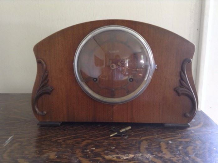 Wood mantle clock with key
