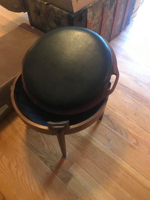 #21 19 round and 14 stooll table mid century $120