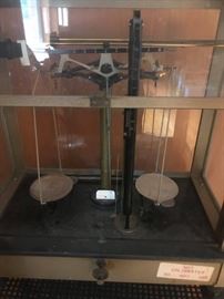 #44 scales in case wm ainswirth brand type leb 33236 $100
