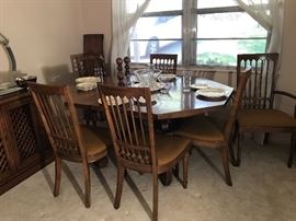 Drexel dining table with 6 chairs, two leaves