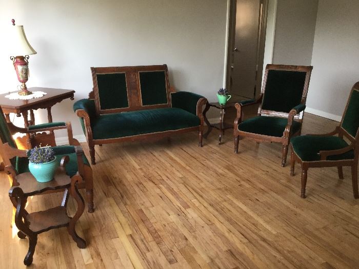 5 piece Victorian Sofa/Chairs