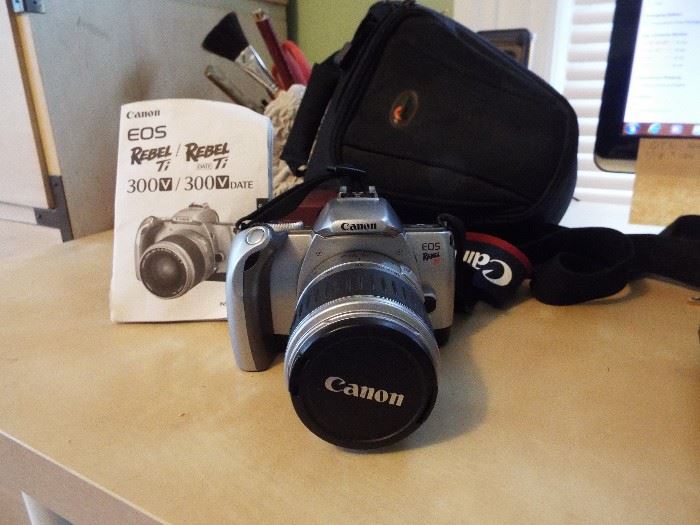 Cannon EOS Ti 35mm camera and case