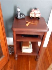 SMALL TABLE OR STAND