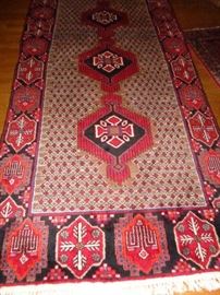 LARGE PERSIAN HAMADAN HAND WOVEN WIDE RUNNER RUG FROM IRAN AND IN EXCELLENT CONDITION
