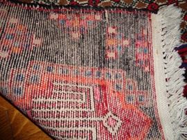 CLOSE UP BOTTOM OF RUG WEAVE OF HAMADAN PERSIAN IRANIAN RUNNER RUG