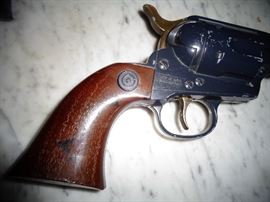 CLOSE UP VIEW OF PAIR OF DAISY CALIBER 177 BB GUNS