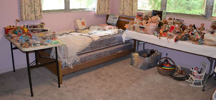 PAIR OF TWIN BEDS AND LOTS OF VINTAGE TOYS IN THIS CHILDREN'S ROOM