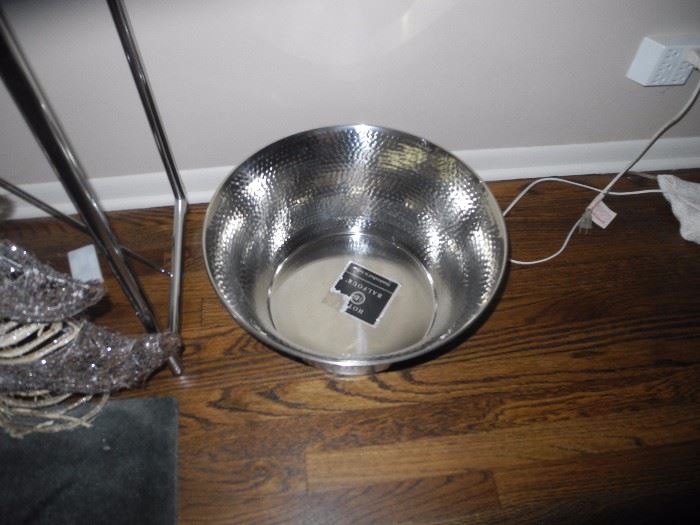 Large silver bowl (for drinks on ice?)