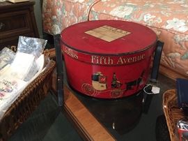 Dobbs Fifth Avenue hat box - 