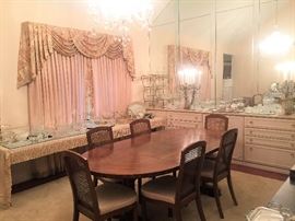 Drexel Heritage Accolade dining room table with 8 chairs (two not pictured) Mid-Century Modern