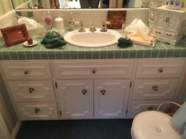 Matching vanity sets