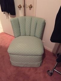 Tufted slipper chari