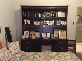 Mahogane desk/bookshelf