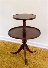 Mahogany 2-Tier Accent / Occasional Table