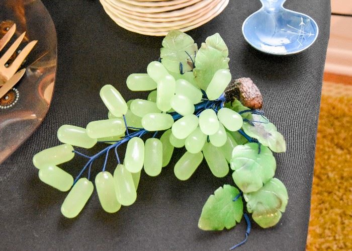 Jade Stone Carved Decorative Grapes / Grape Clusters 