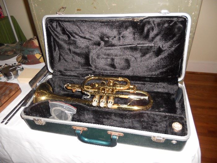 Bundy trumpet with case