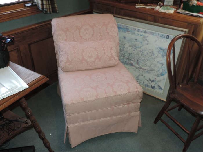Singe upholstered side chair