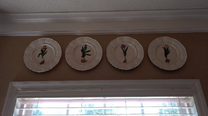 Set of 4 decorative matching plates.