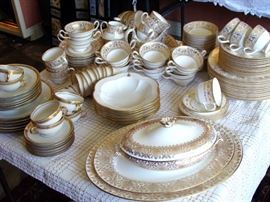 Various makers, Ginori, Wedgwood, Lenox, gold and white mixed sets