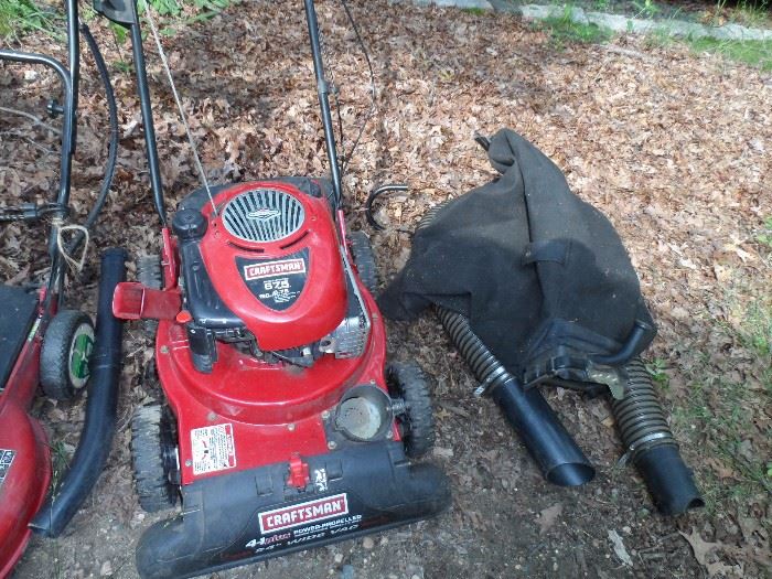 Craftsman 6.75 HP self propelled grounds vacuum and leaf blower with collection bag and suction wand
