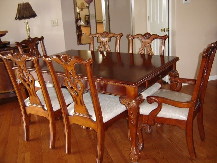 Dining room table, six chairs, leaf included not in table