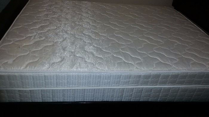 side of queen mattress and box spring