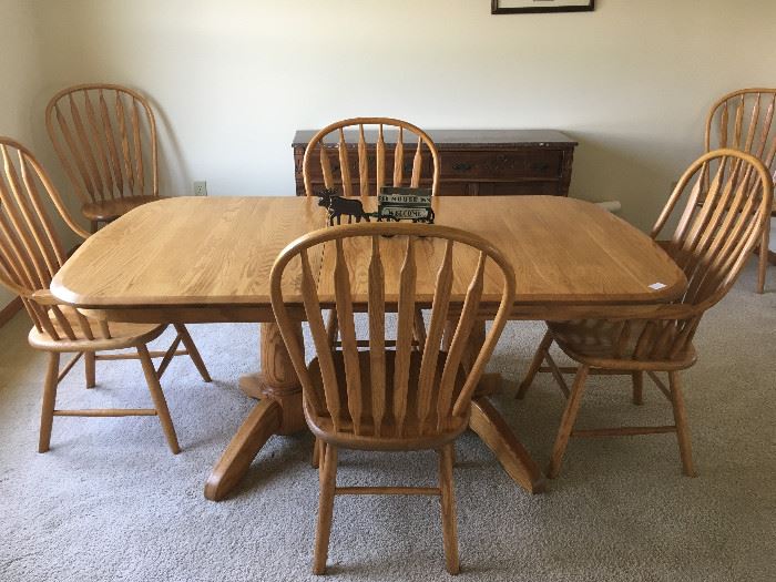 Another Amish piece -- or should I say pieces?  Impeccably done: a dining room table and six chairs.