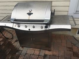 Charbroil 
Natural gas or propane 