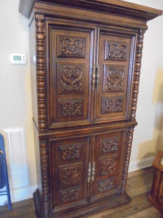 Armoire w/5 drawers