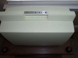 Singer portable sewing machine