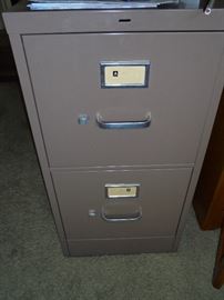 (2) 2 drawer metal file cabinets
