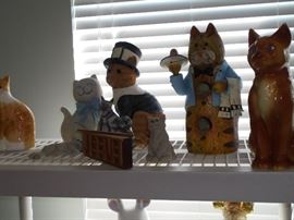 Cat figurines