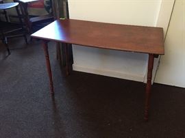 Sewing table (folds)
