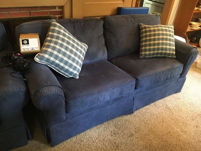 FLEXSTEEL couch with built in inflatable queen mattress