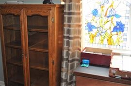 Tall cabinet/bookshelf with 2 glass fronted doors and shelves