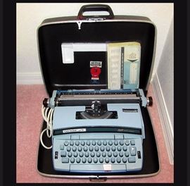 Excellent Smith Corona Coronet Typewriter in Case 