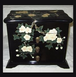 Large Very Pretty Jewelry Box 