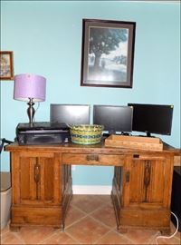 Oak Desk, Electronics