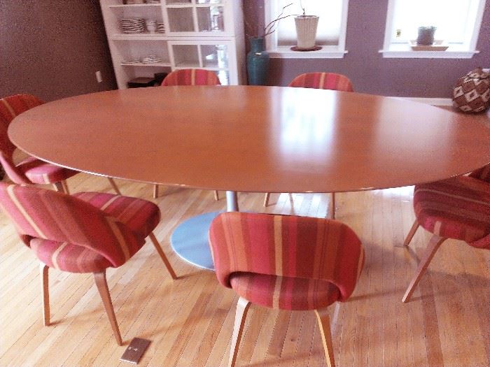 96" Oval Dining Table by Eero Saarinen from Knoll. This very special 50th Anniversary Edition with Pearwood top, platinum metal base and custom Saarinen chairs are indeed a wonderful tribute to Eero Saarinen's design.