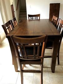 Dining table with 6 chairs and one leaf