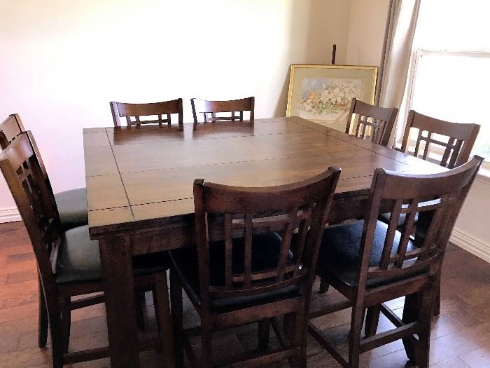 Dining table with one leaf and 8 chairs (matches the other dining table which has 6 chairs)