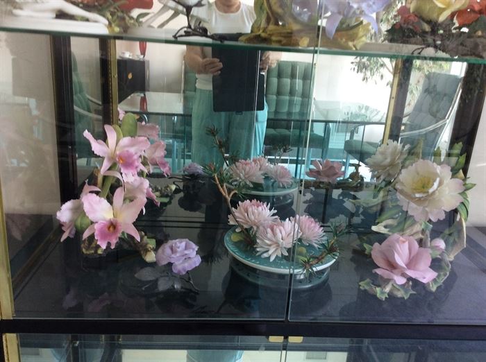 Connoisseur of Malvern porcelain flowers