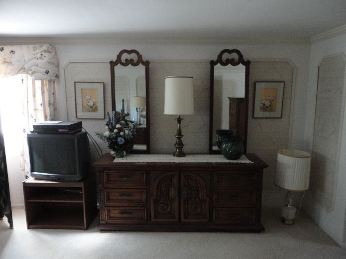 Thomasville king bedroom set