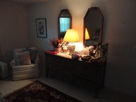 Thomasville queen bedroom set