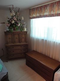 Thomasville queen bedroom set and 1940's Lane cedar chest with tags and key