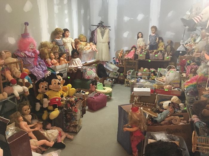 dolls, dolls, dolls...and a couple of clowns