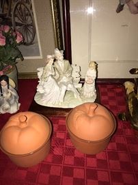 FIGURINES