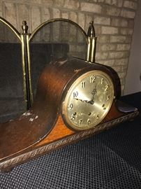 ANTIQUE MANTEL CLOCK